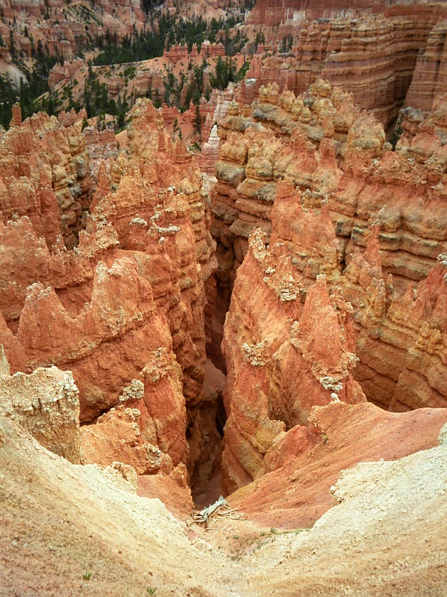 Bryce Canyon National Park. Into the Hoodoo Maze. Bryce Canyon National Park. .
