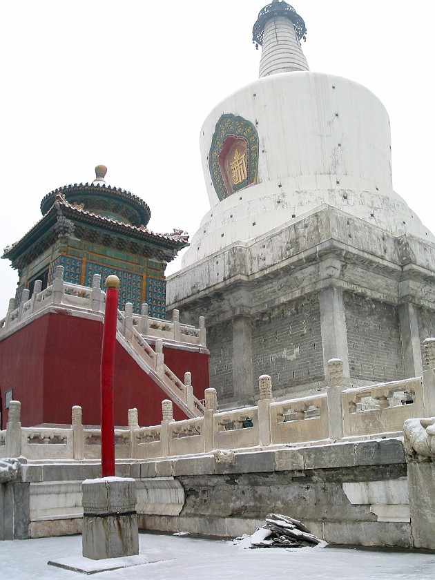Qiong Dao (Jade Island). Baita Si (White Dagoba). Beijing. .