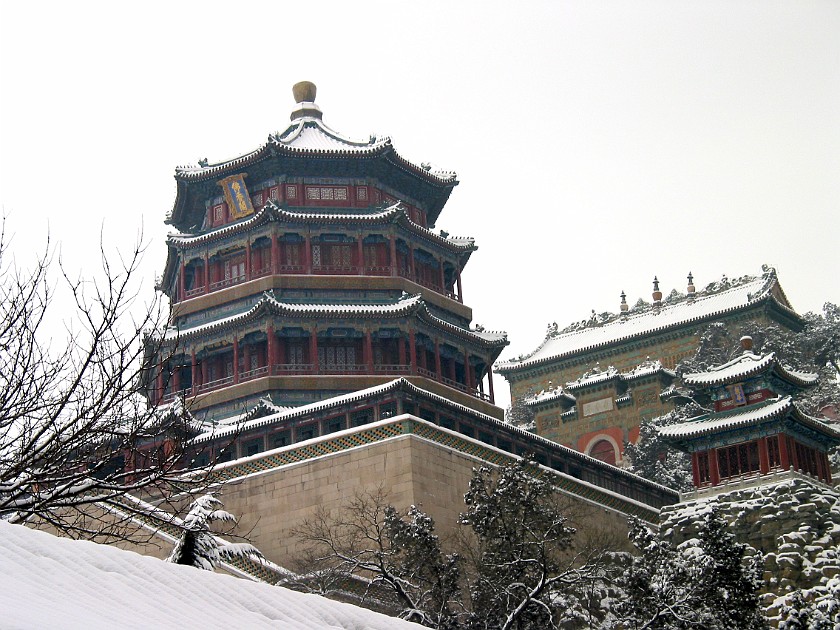 Yiheyuan (Summer Palace). Foxiangge (Temple of Buddhist Virtue) and Zhihuihai (Temple Sea of Wisdom). Beijing. .