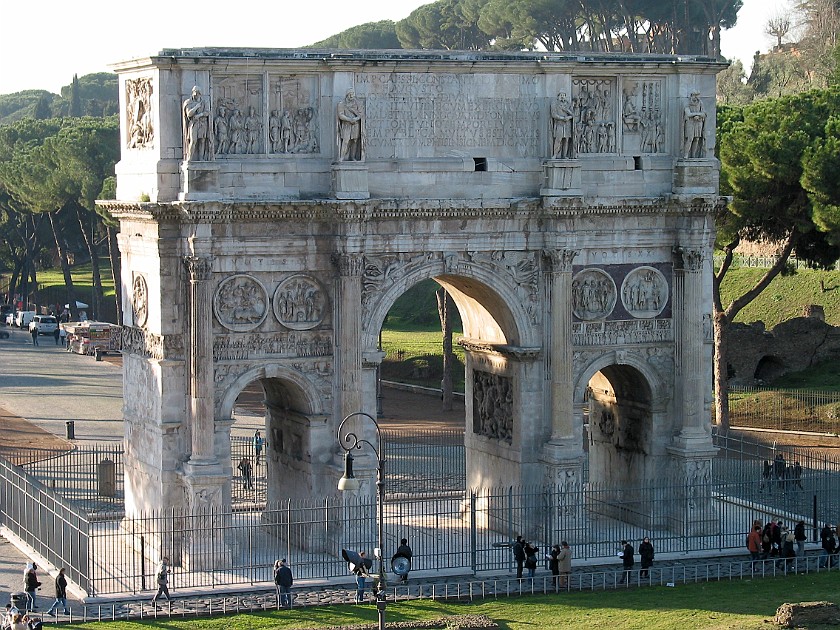 East of the Colosseum and Palatine Hill. Arco di Constantino. Rome. .