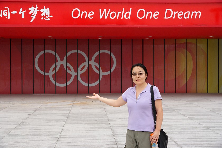 Women's Preliminary Basketball Russia vs White Russia. In front of the Wukesong Indoor Stadium. Beijing. .