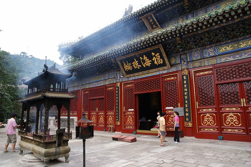 Tánzhè Sì. Main temple. Beijing. .