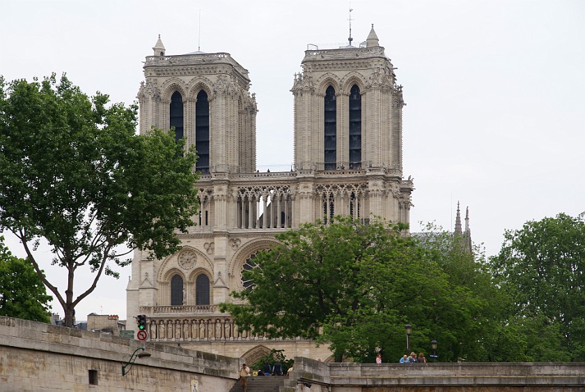 Boat Tour on the River Seine. Cathédrale de Notre Dame. Paris. .