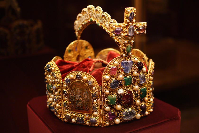 Imperial Treasury. Imperial Crown of the Holy Roman Empire. Vienna. .