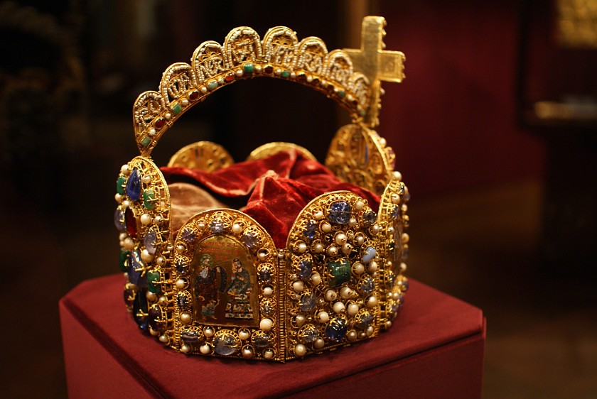 Imperial Treasury. Imperial Crown of the Holy Roman Empire. Vienna. .
