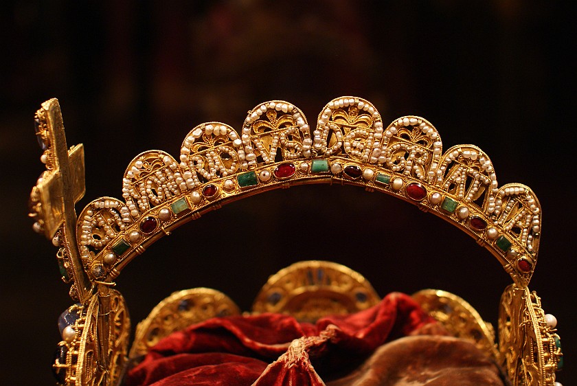 Imperial Treasury. Imperial Crown of the Holy Roman Empire. Vienna. .