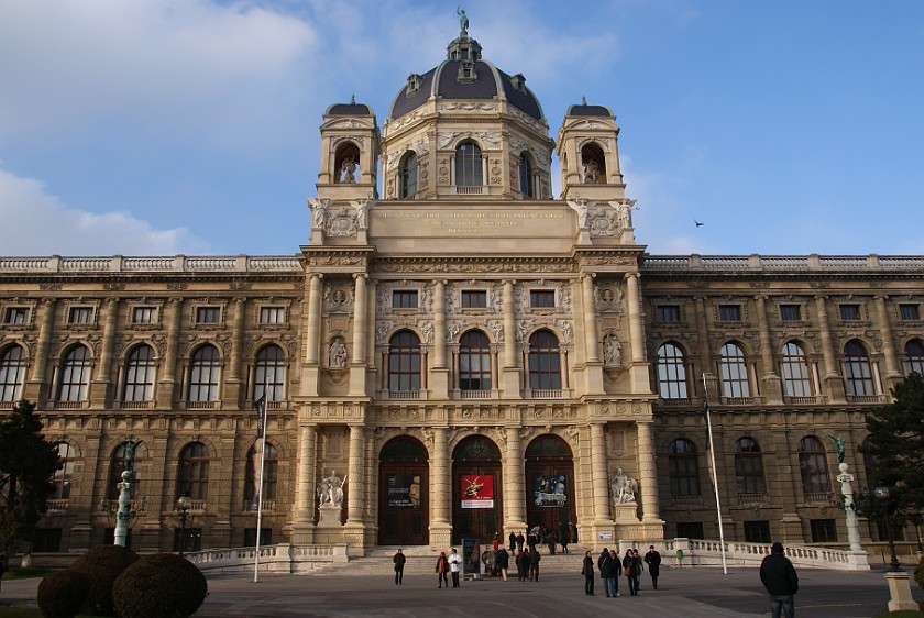 Museum of Fine Arts. Entrance. Vienna. .