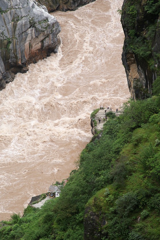 Daytrip to the Tiger Leaping Gorge. Path down to the middle rapids. Tiger Leaping Gorge. .