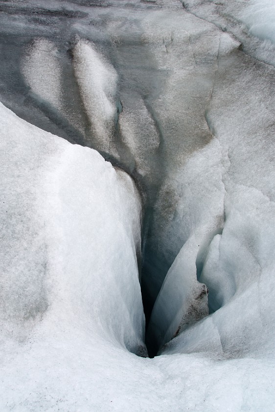 Tour on the Svinafellsjökull Glacier . Moulin. Skaftafell Nationalpark. .