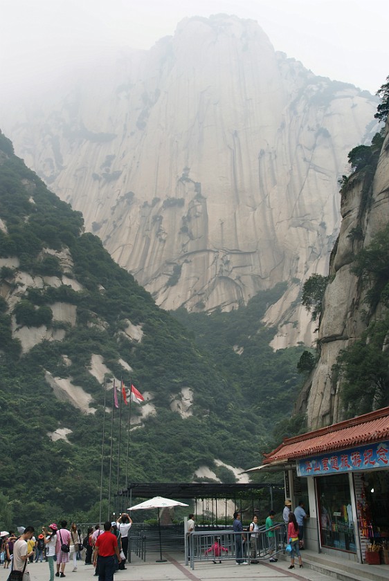 Hua Shan. Cableway Ticket Booth. near Mengyuan. .