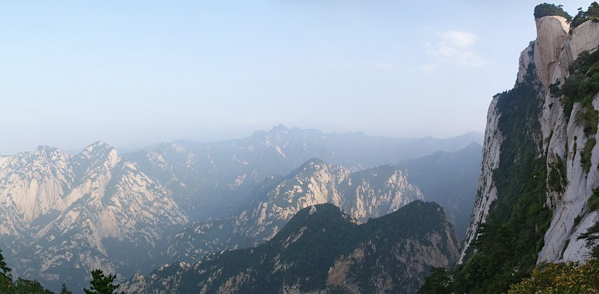 Hua Shan. Cliff and Mountain View. near Mengyuan. .