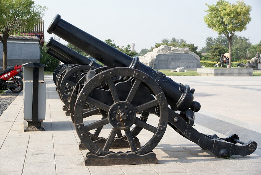 Marco Polo Bridge. Canons. Wanping. .