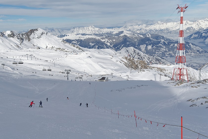 Skiing at the Kitzsteinhorn. Skiing slope below the Kitzsteinhorn summit. Kaprun. .