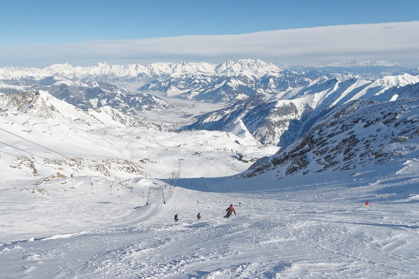 Skiing at the Kitzsteinhorn. View from the Maurer lift summit station. Kaprun. .