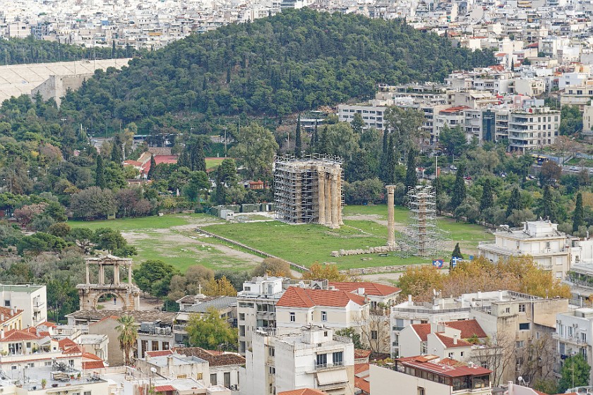 Athens Classic Bike Tour. Temple of Olympian Zeus and Hadrian's arch. Athens. .