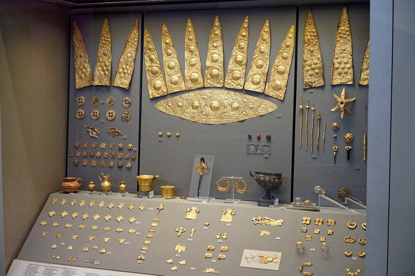 National Archaeological Museum. Cabinet with golden Mycenaean antiquities. Athens. .
