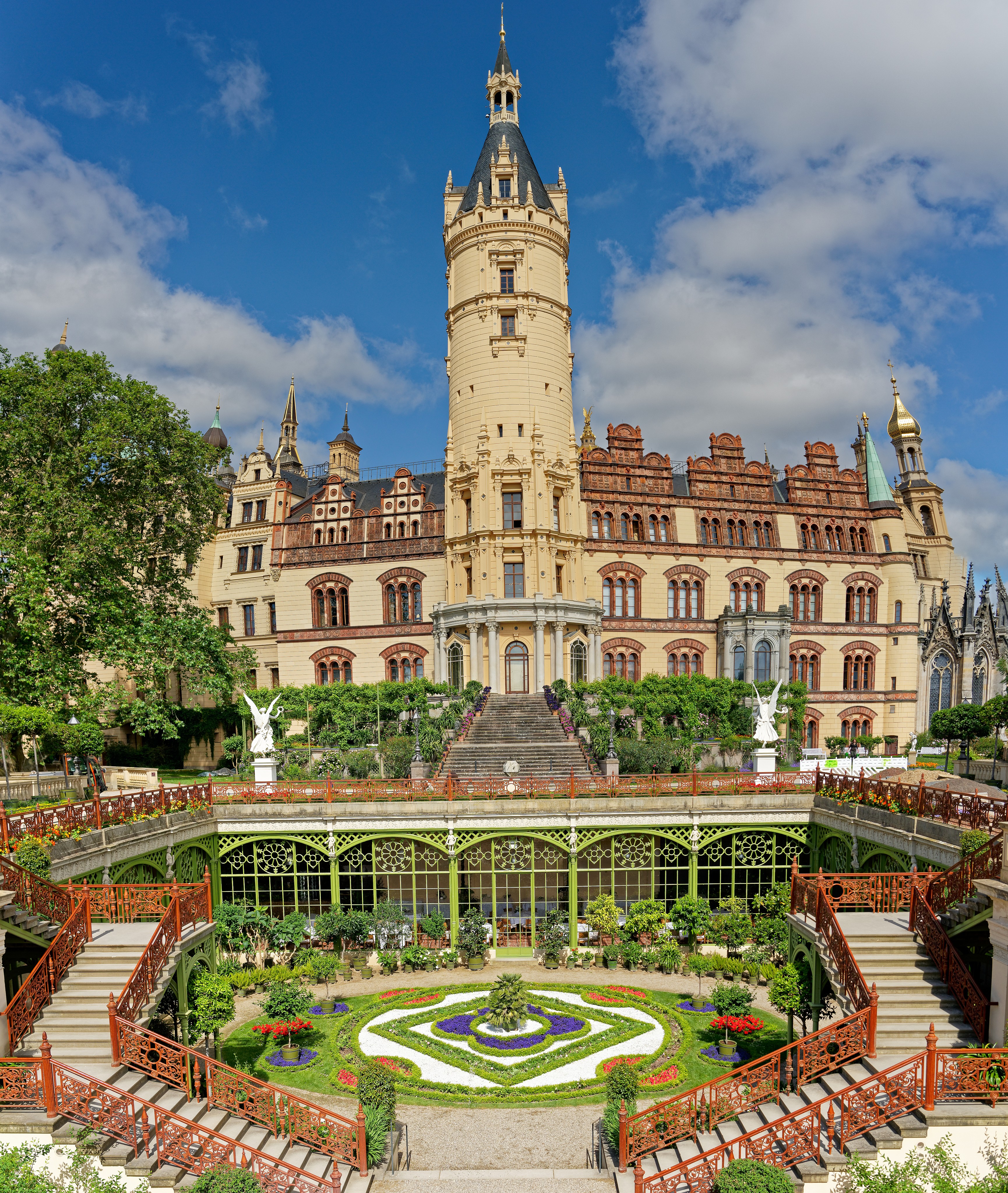 Schwerin Palace. Palace and orangery. Schwerin. .