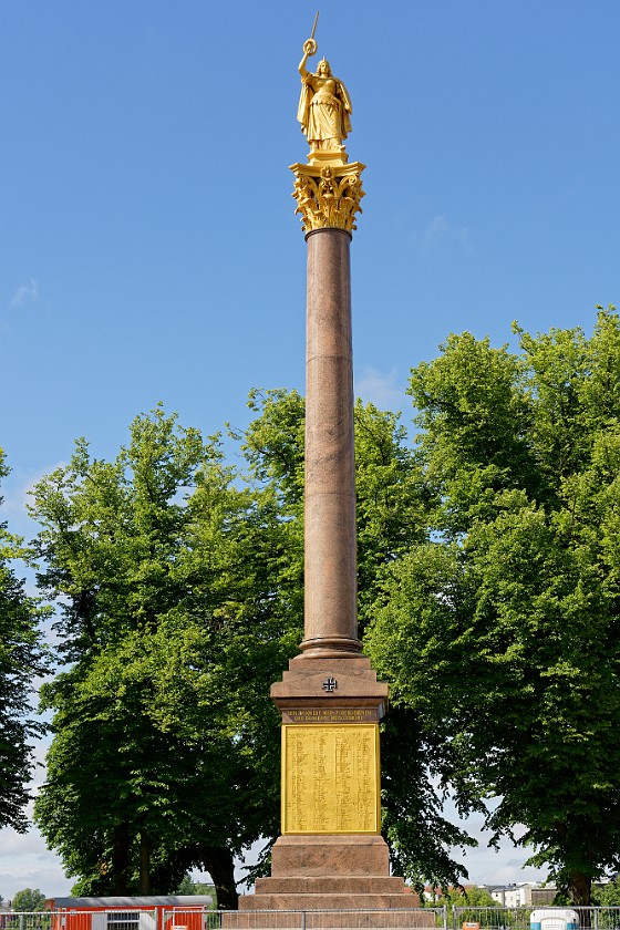 Schwerin Palace. Victory column. Schwerin. .