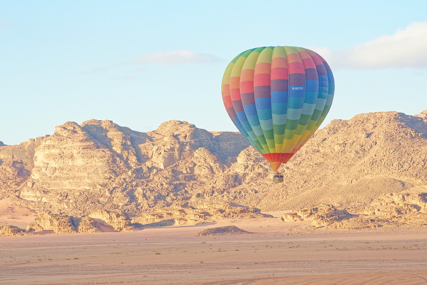 Wadi Rum. Hot-air balloon. Wadi Rum. .