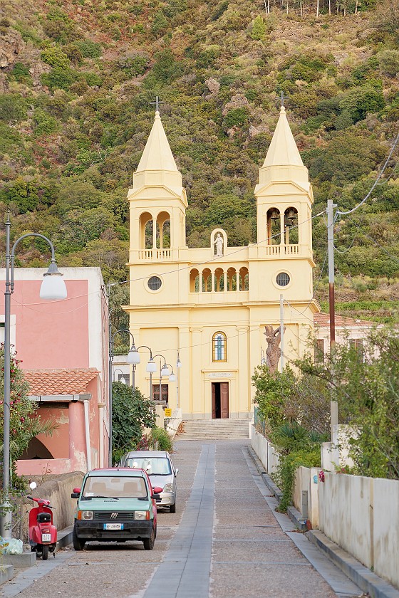 Hiking on Salina. Valdichiesa church. Salina. .