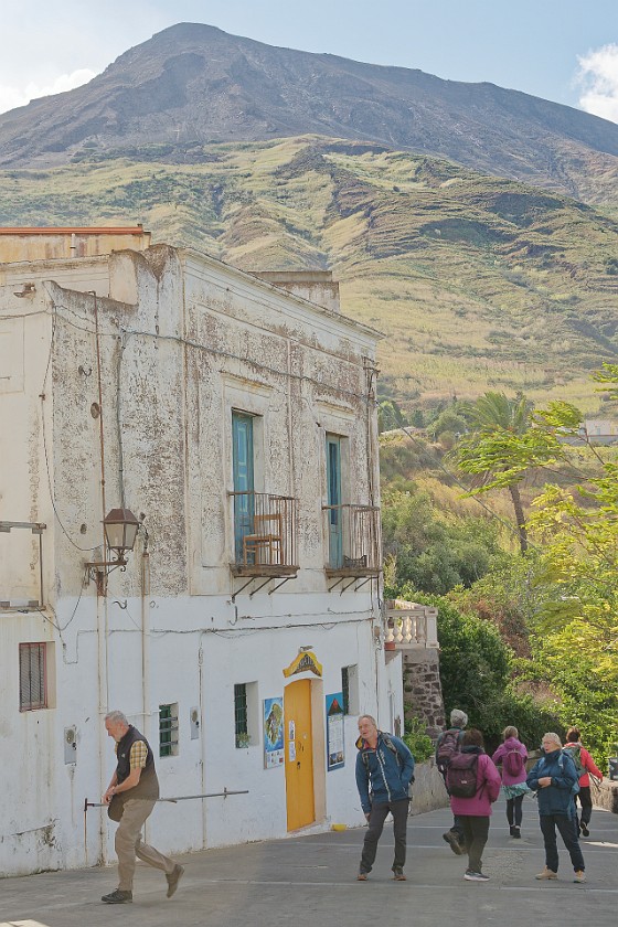 Stromboli. Via Vittorio Emanuele. Stromboli. .