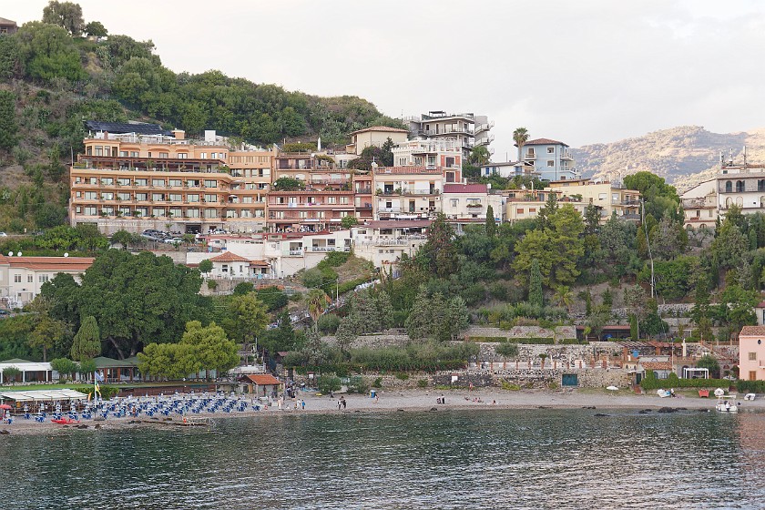 Taormina. Spiaggia di Isola Bella. Taormina. .