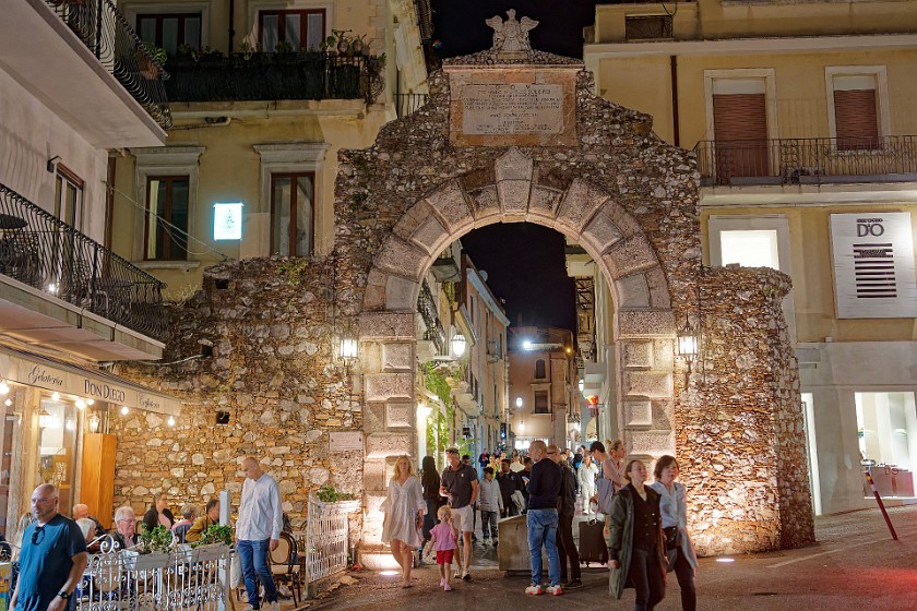Taormina. Porta Messina. Taormina. .