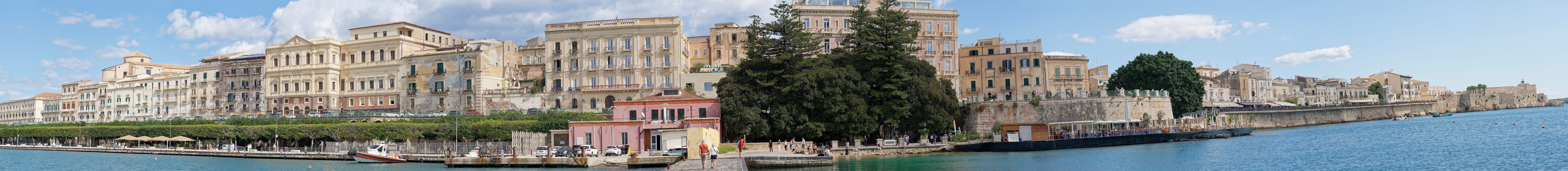 Siracusa. Panoramic view on the western shoreline of the Isola di Ortigia. Siracusa. .