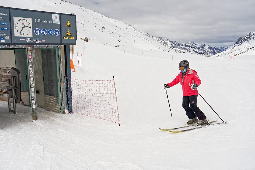 Skiing in the Schnalstal. Entrance of the Hintereis chairlift. Kurzras. .