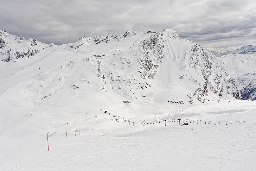Skiing in the Schnalstal. Glacier Hotel Grawand, glacier slopes, Gletschersee chairlift, Hintereis chairlift and slopes. Kurzras. .