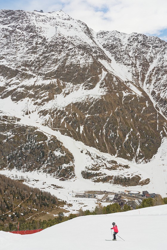 Skiing in the Schnalstal. Kurzras and Glacier Hotel Grawand. Kurzras. .