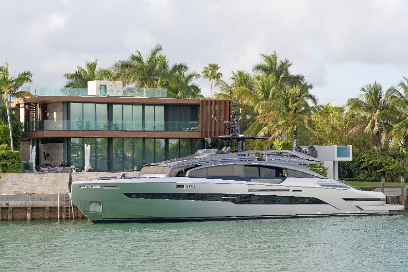 Miami Millionaire’s Row Sightseeing Cruise. Villa on Star island. Miami. .